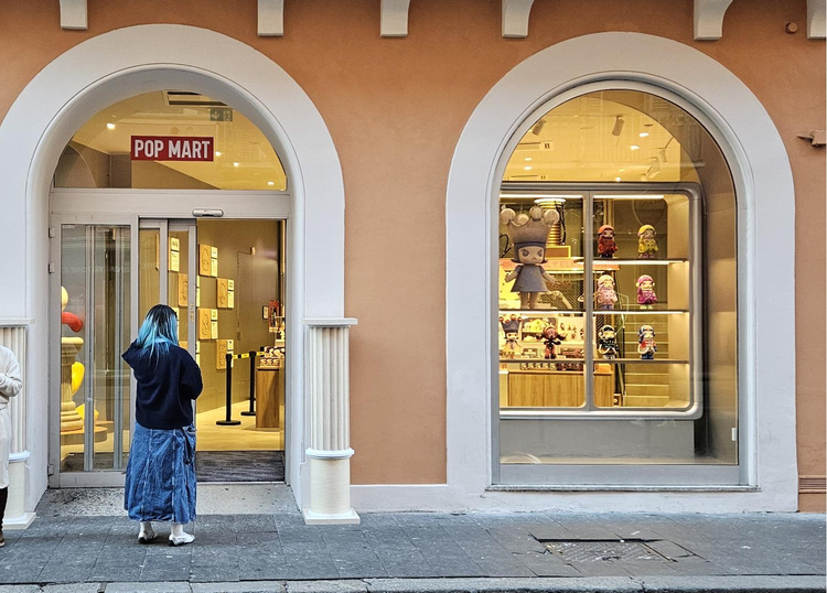 Cushman & Wakefield supporta POP MART per l’apertura del suo store di Roma in Via del Corso