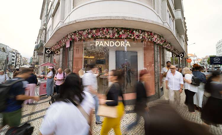 Cushman & Wakefield supports Pandora in opening its flagship store in Porto, the largest in the country