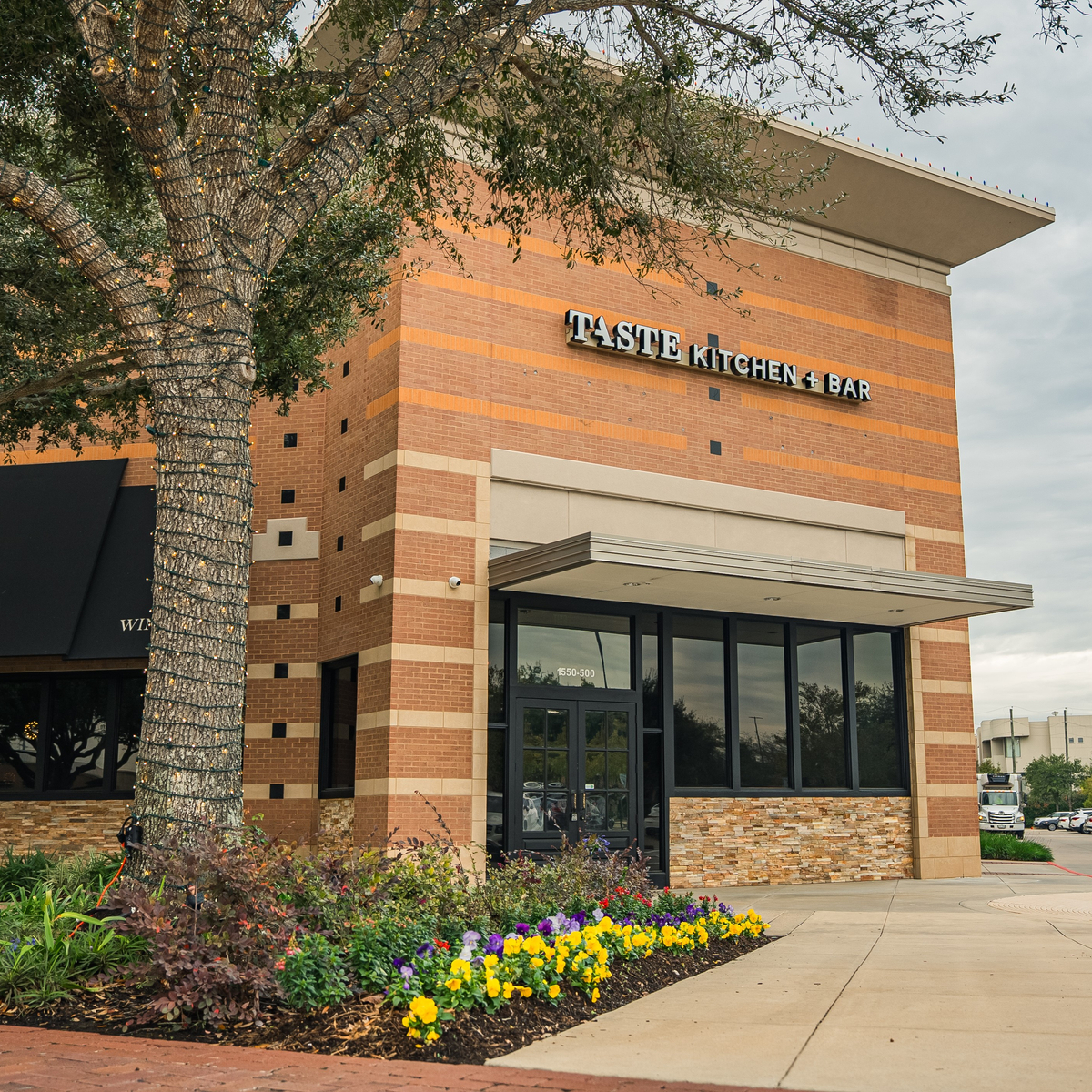 Cushman & Wakefield Represents Taste Kitchen + Bar in Securing the Restaurant’s Second Location in Sugar Land, Texas