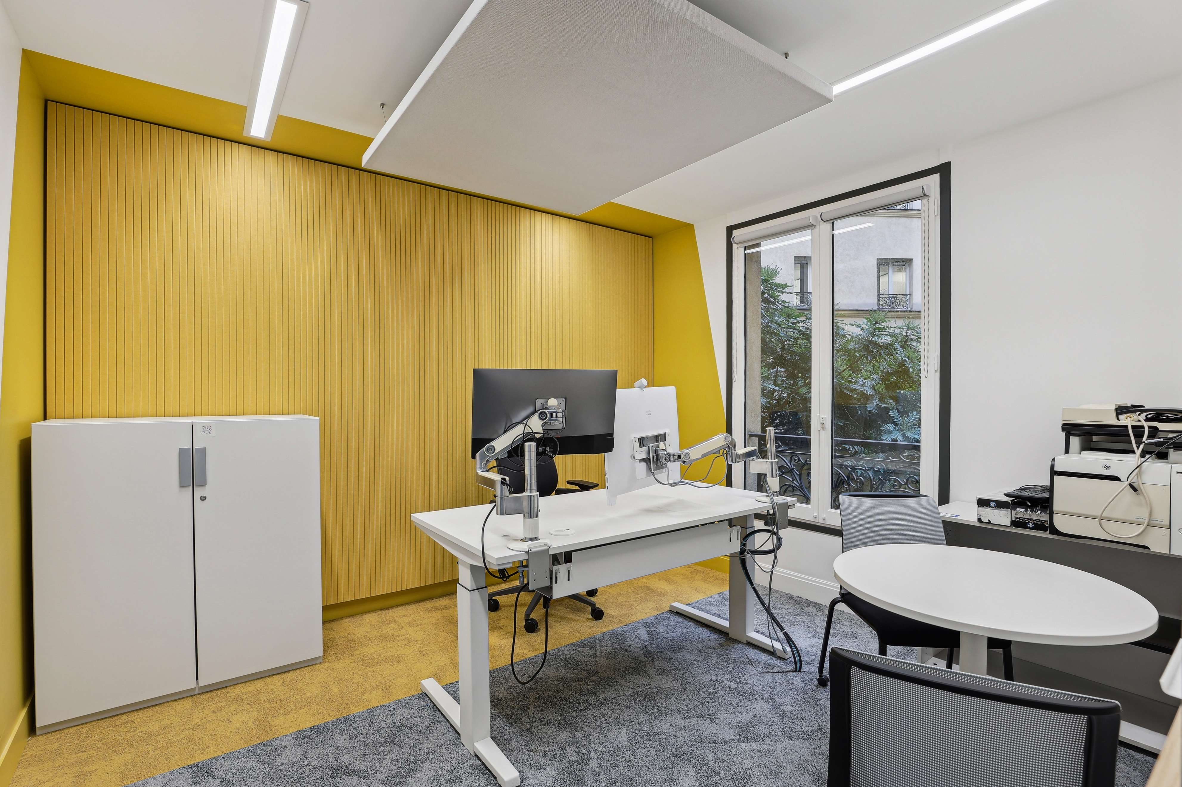 AKAMAI - yellow room two