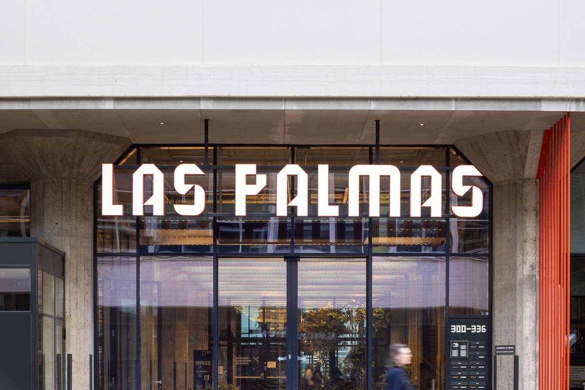 Las Palmas building entrance