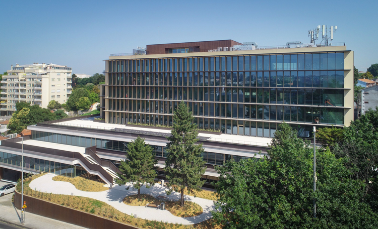 Cushman & Wakefield completes dual transaction in Porto with lease and sale of MUTUAL
