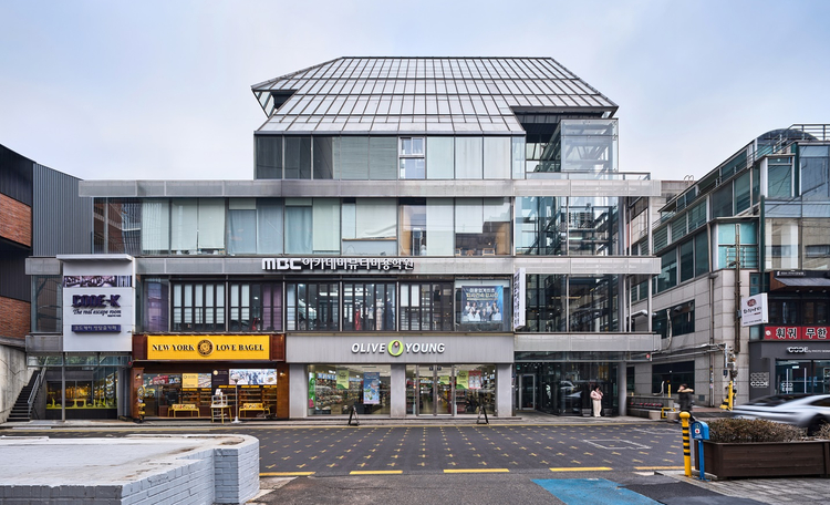'W Building' in Yeoksam-dong Comes to Market — Double Subway Access at Gangnam Station and Sinnonhyeon Station