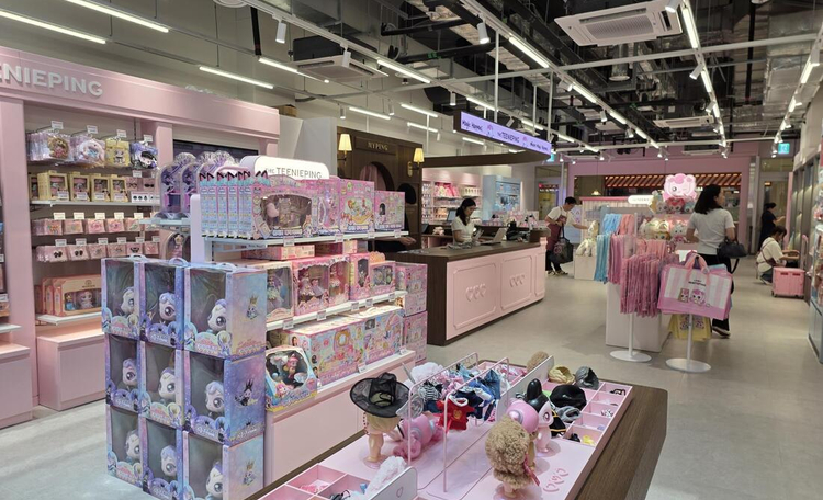 78,000 cumulative visitors, from Seongsu to the One Grove location…  Cushman & Wakefield’s Spatial Strategy for the ‘THE TEENIEPING’ Brand Store