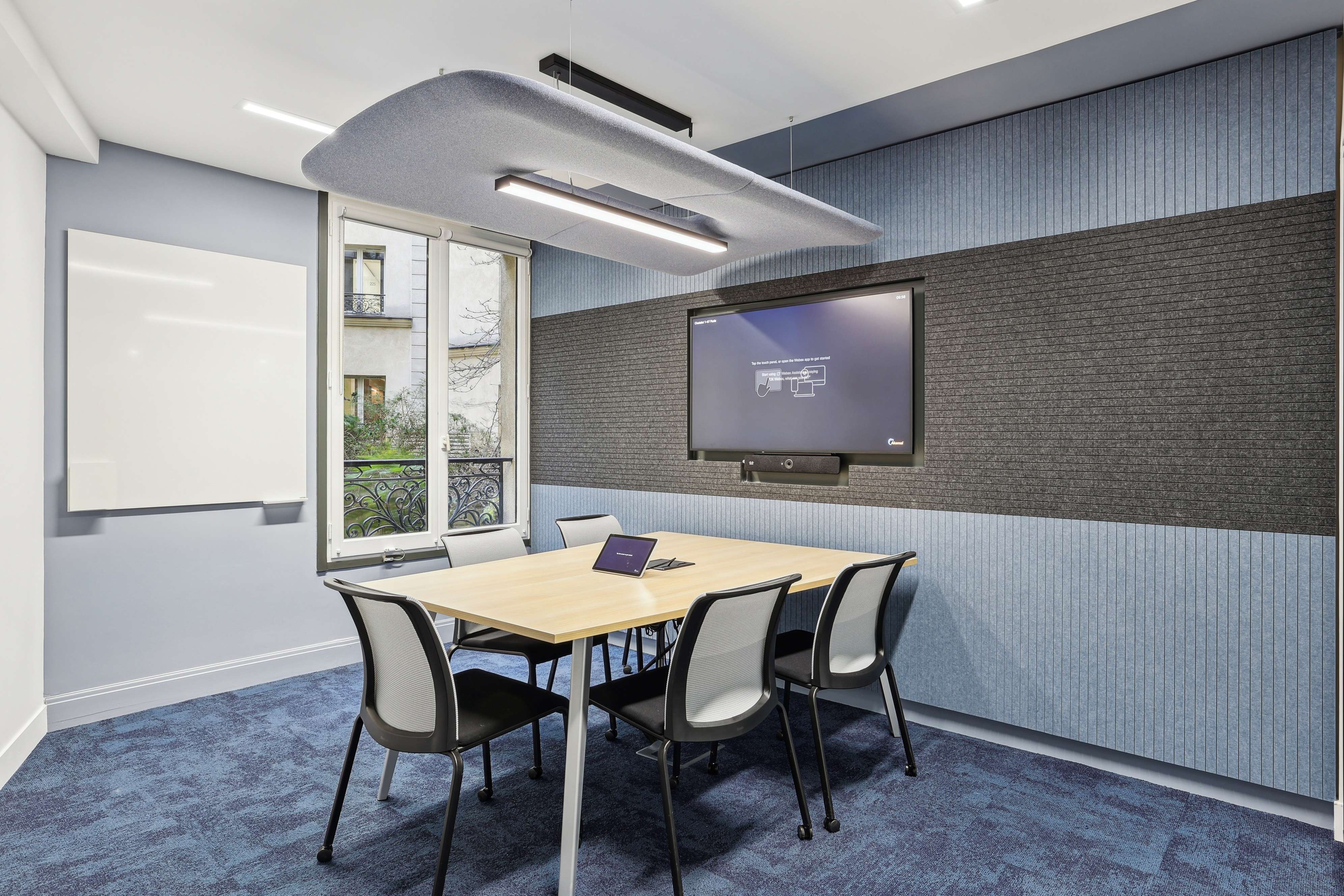 AKAMAI - small blue conference room