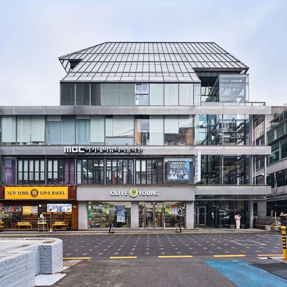 W building - horizontal