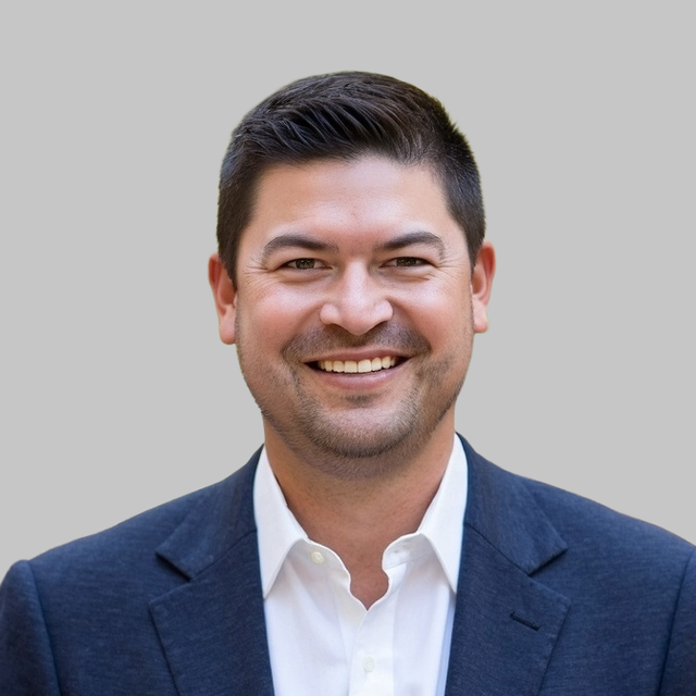 David Nicholson Headshot 2 - Jan 26 - grey background.png