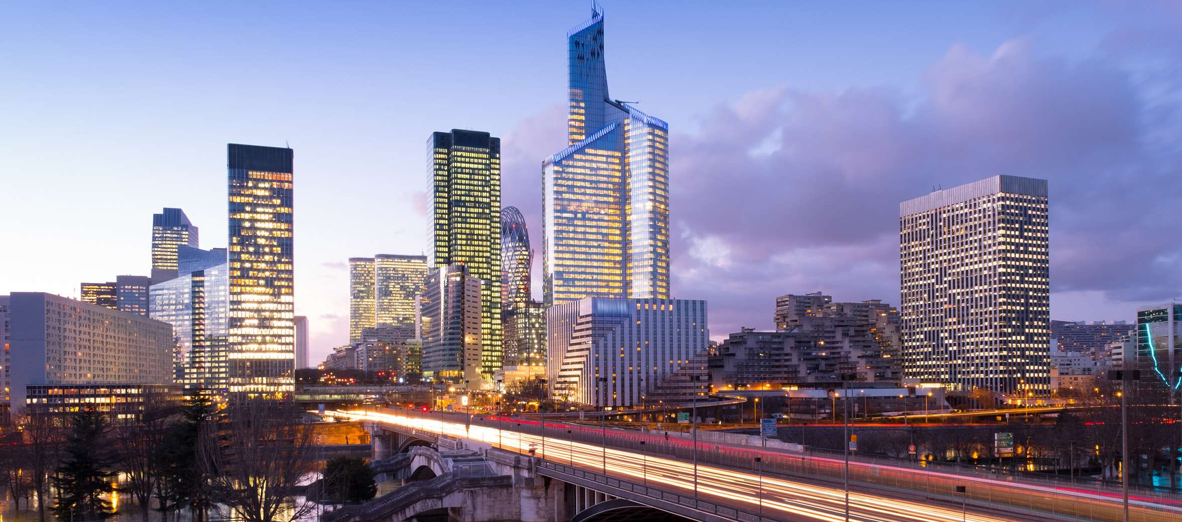 hero_banner_2352x1040_La Defense Moves26.jpg