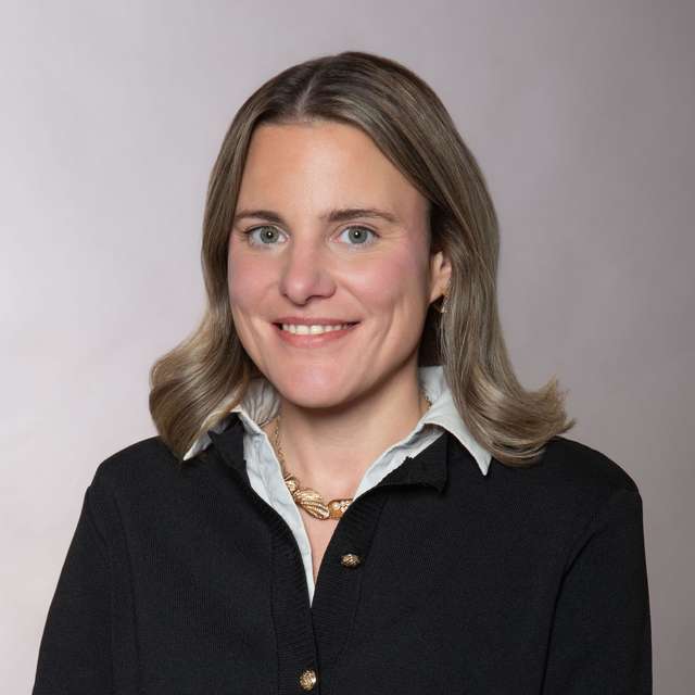 Caroline Mueller Headshot