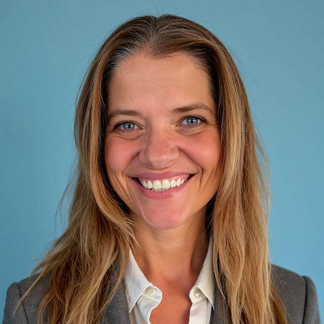 Jana Efstratis 2025 headshot.jpg