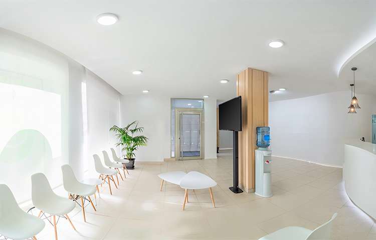 DE MarketBeat-Healthcare_hero-image_mobile