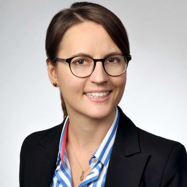 Headshot_Verena Bauer