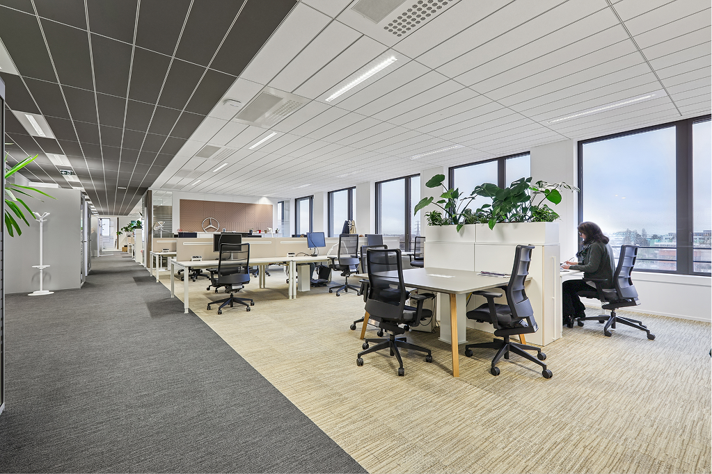 carousel_mercedes_office