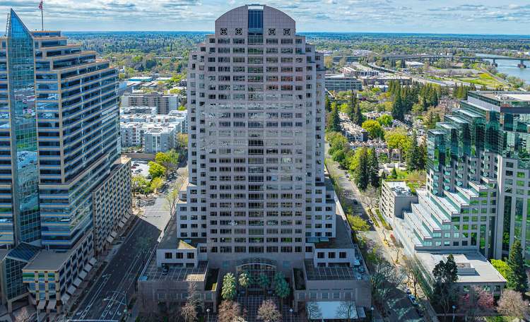 Manulife 400 Capitol Mall.jpg