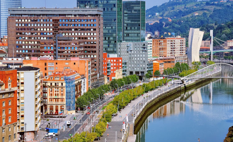 Bilbao's Gran Vía is once again positioned among the most expensive shopping streets in Spain
