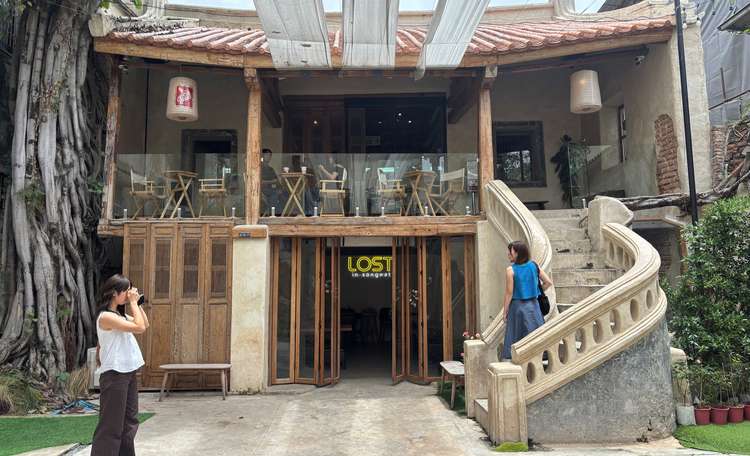 Song Wat Road