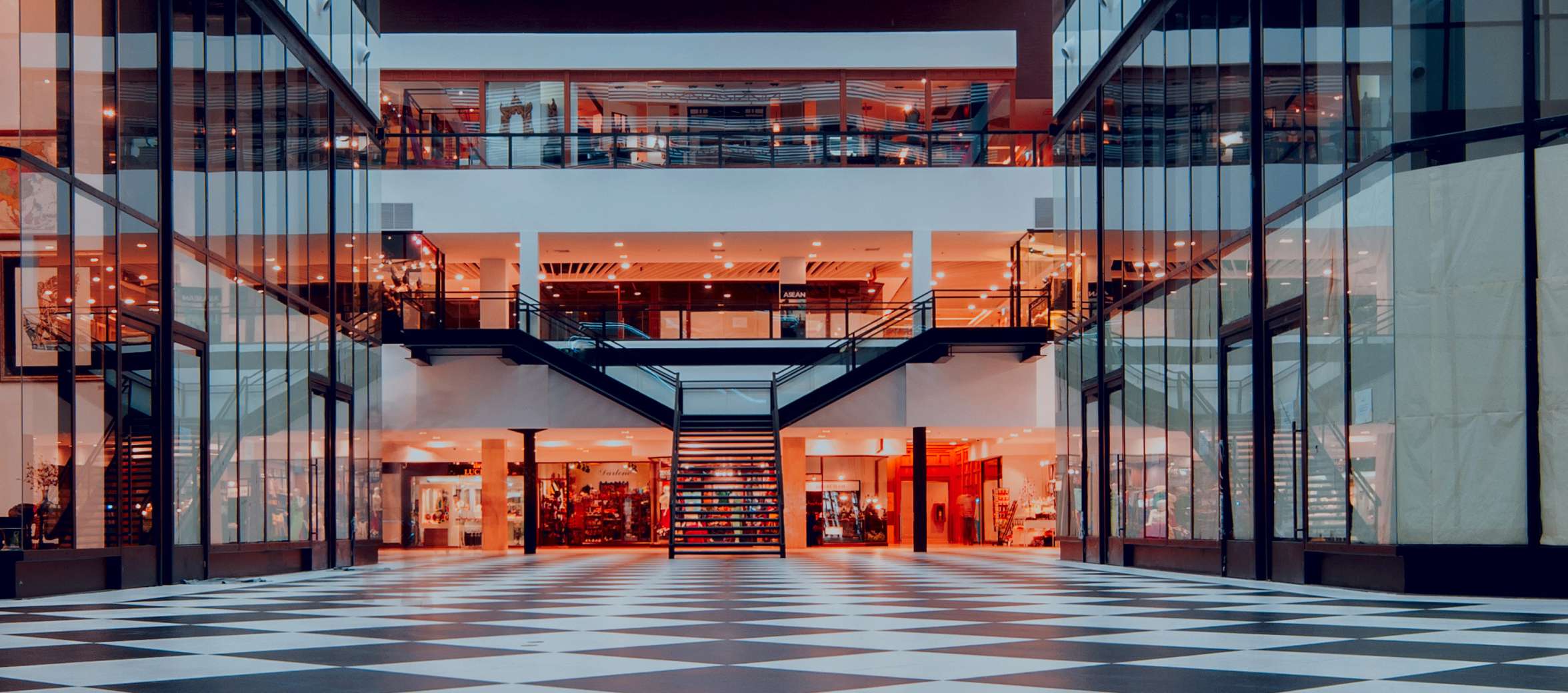 UK Retail Marketbeat Large Webcard Graphic.jpg