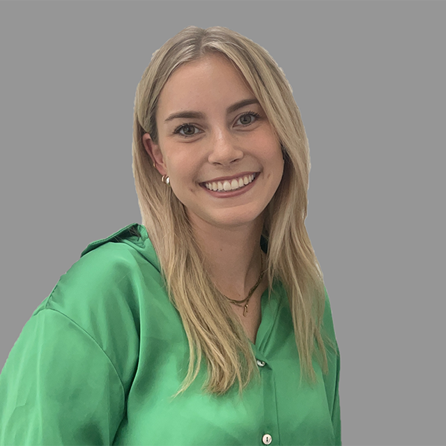 Ruth Ostrreicher Headshot