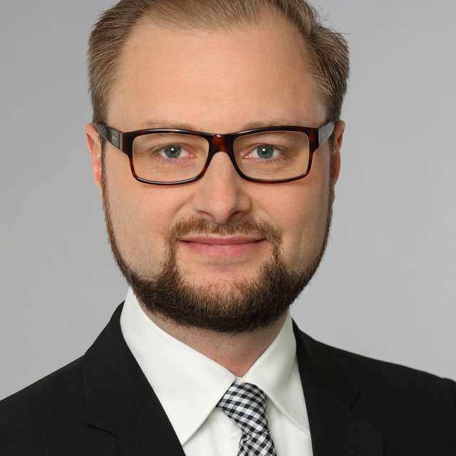Moeller-Torben Headshot 